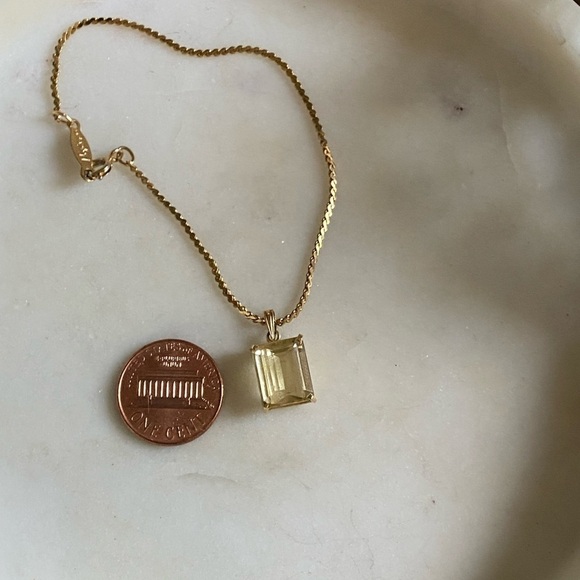 beautiful vintage gold tone bracelet with yellow crystal accent - Picture 14 of 16